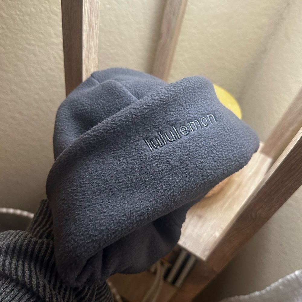 LULULEMON BEANIE - GREY